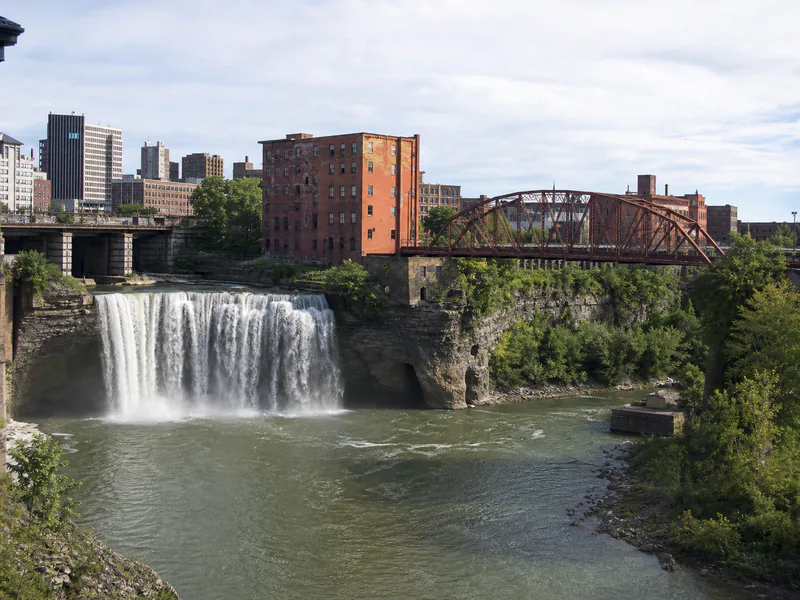 High Falls and the Pont de Rennes pedestrian bridge in Rochester