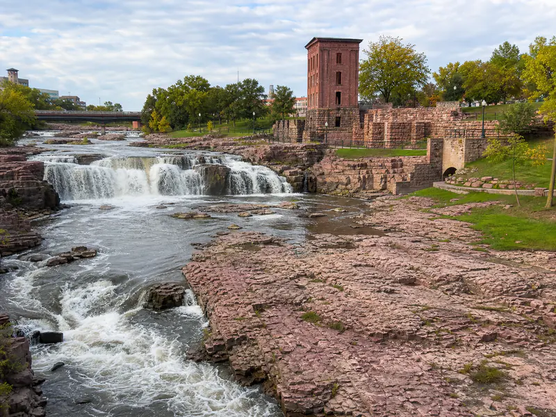 Falls Park cascades and Sioux quartzite formations in Sioux Falls